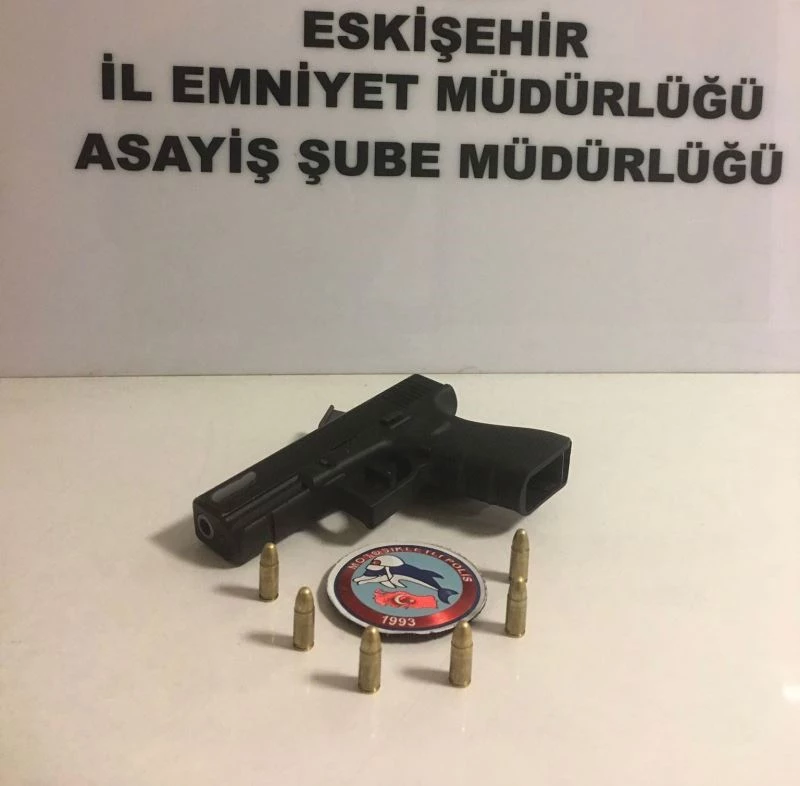 Düğün konvoyunda havaya ateş açan şahıs yakalandı
