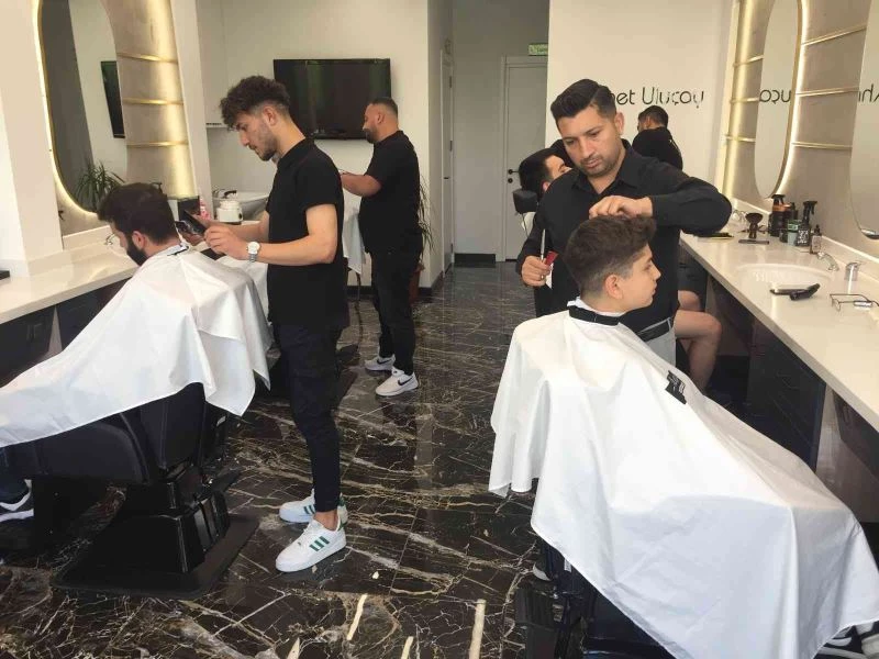 Adanalı berberler pazar günleri izin istiyor
