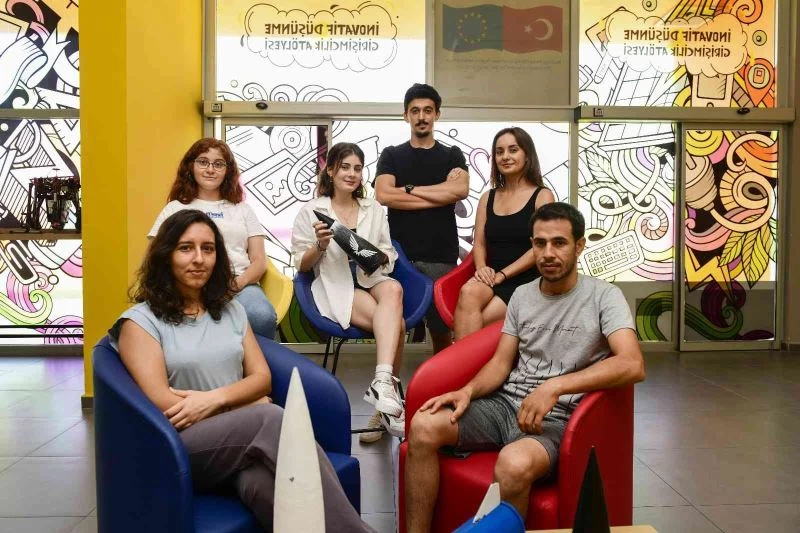 Genç mühendisler ASSİM’de roket tasarlıyor
