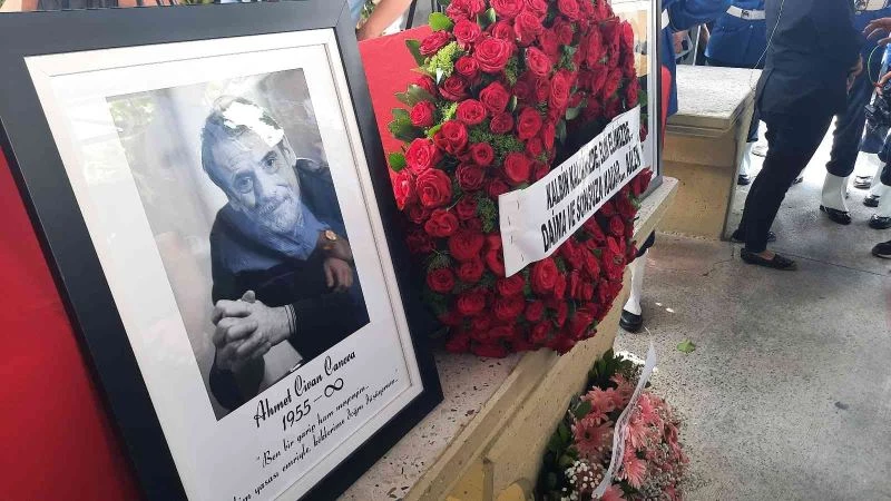 Usta oyuncu Civan Canova son yolculuğuna uğurlandı
