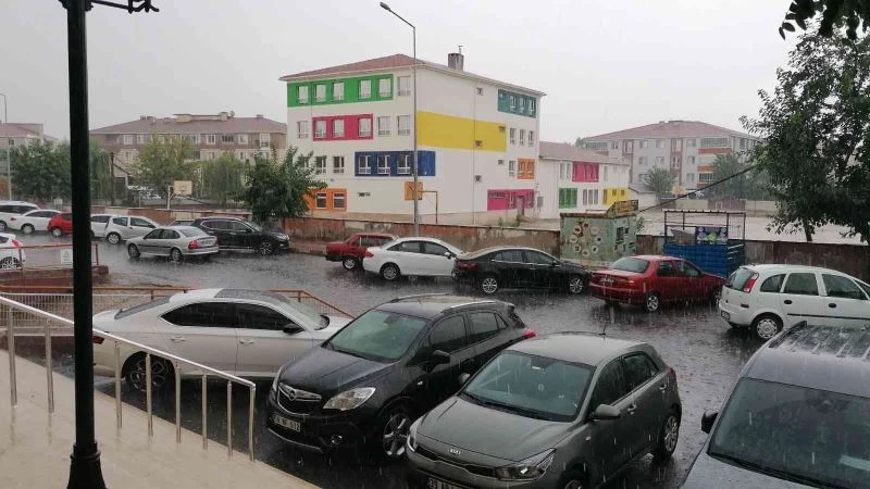 Meteoroloji uyarmıştı: Tekirdağ’da fındık büyüklüğünde dolu yağdı
