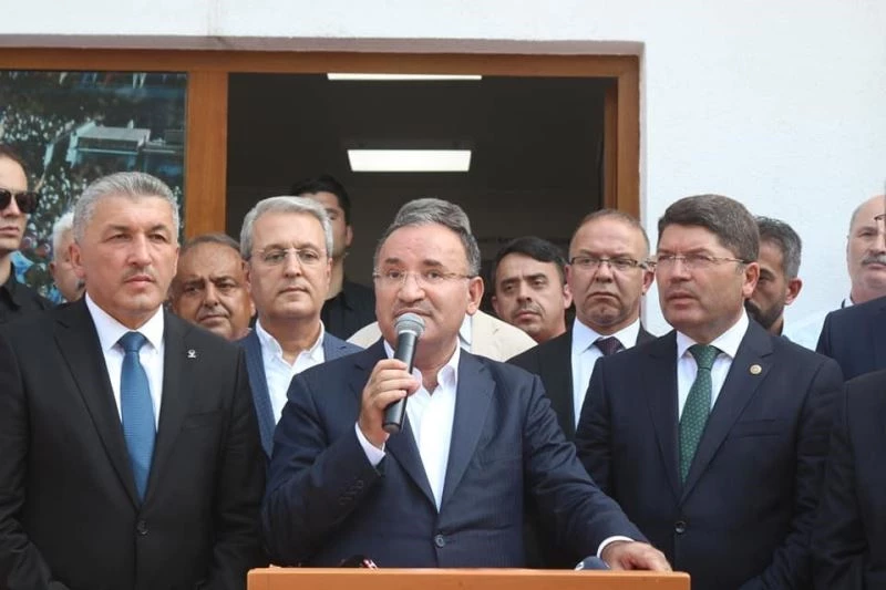 Bakan Bozdağ: “Kriz ve kaosun olduğu Türkiye vaat ediyorlar”
