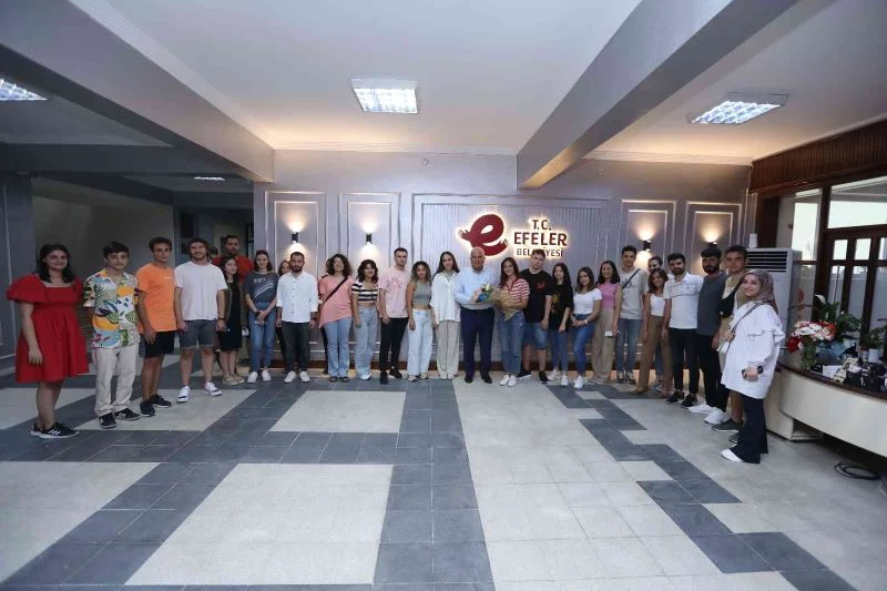 Kitap kafelerde çalıştılar, hayallerine kavuştular
