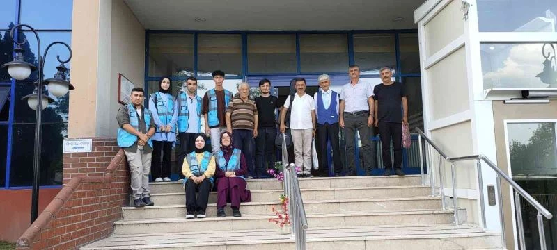 AK Partili gençler yaşlıları sevindirdi
