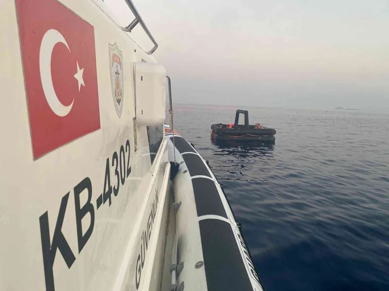Yunanlıların geri ittiği düzensiz göçmenler kurtarıldı
