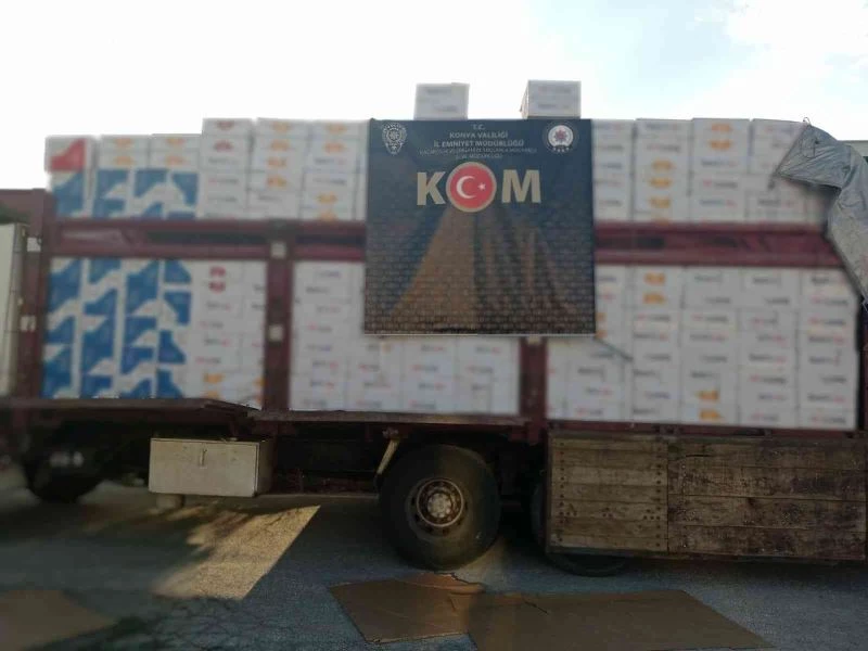 Kamyonda milyonlarca makaron ele geçirildi
