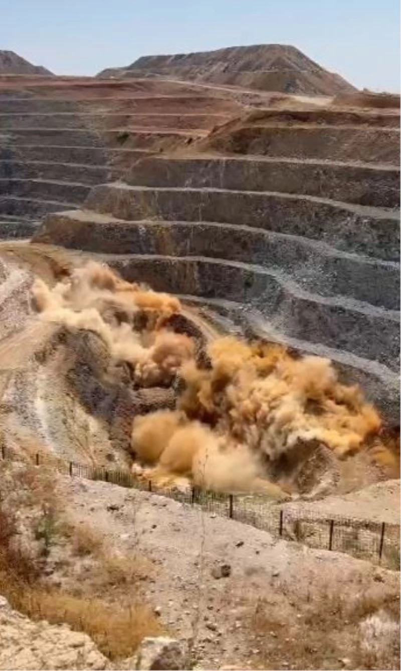  Altın işletmesindeki kontrollü patlatma
