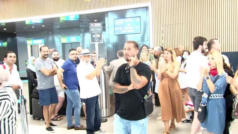 THY yolcuları dokuz saattir Havalimanı’nda bekliyor
