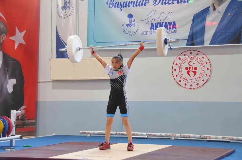 Minikler Türkiye Halter Şampiyonası Akşehir’de başladı
