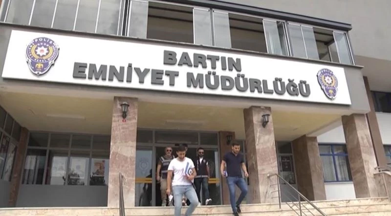 Cinsel içerikli görüntülerle şantaj: 3 tutuklu
