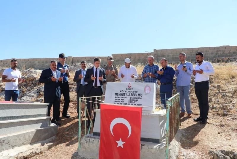 Ayağının tozuyla şehit kabirlerini ve esnafı ziyaret etti
