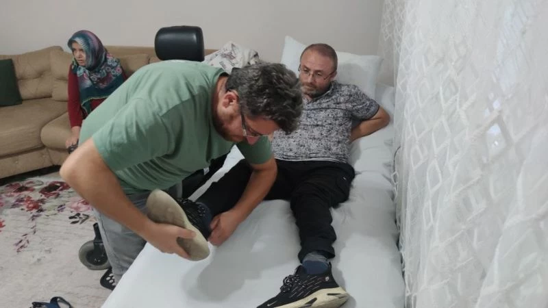 İşini bırakıp hayatını hastalıklarla mücadele eden ailesine adadı
