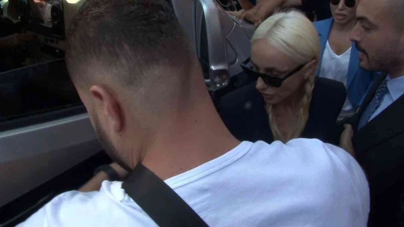 Şarkıcı Gülşen Bakırköy Kadın Kapalı Ceza İnfaz Kurumu’ndan tahliye oldu.
