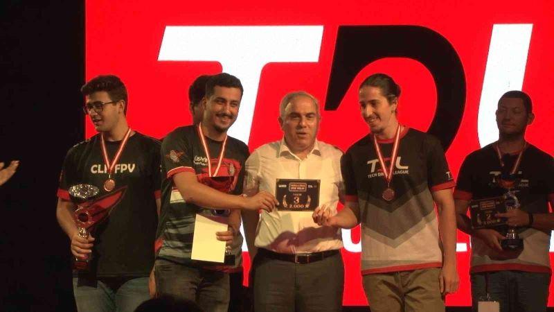 Yedikule Hisarı “Drone Yarışları Zafer Kupası” organizasyonuna ev sahipliği yaptı
