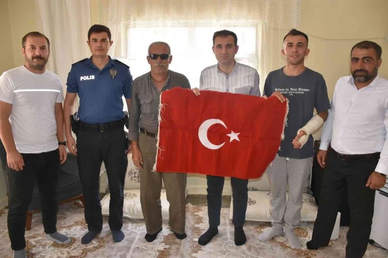 Kaymakam Mete, gazi baba ve oğluyla bir araya geldi
