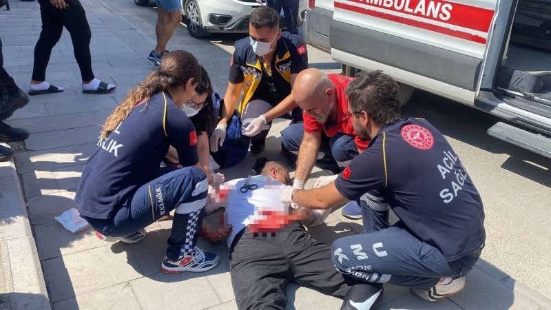 İki arkadaşın bıçaklı kavgası kanlı bitti
