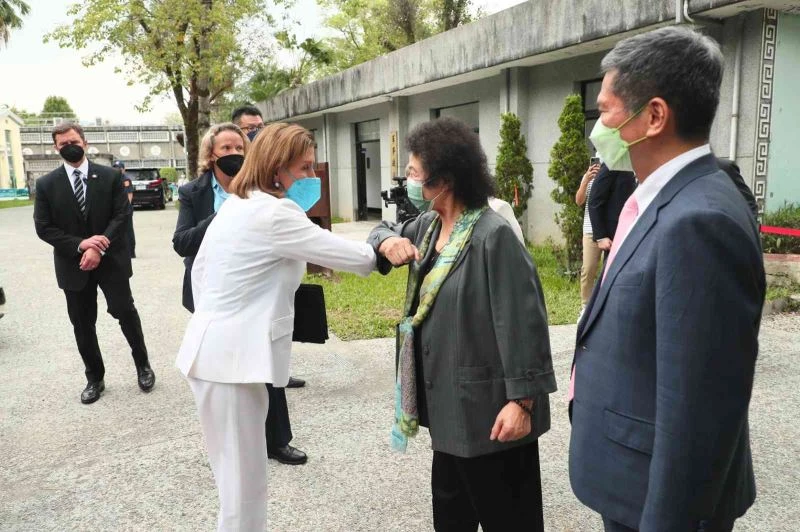 Pelosi, Tayvan’dan ayrıldı
