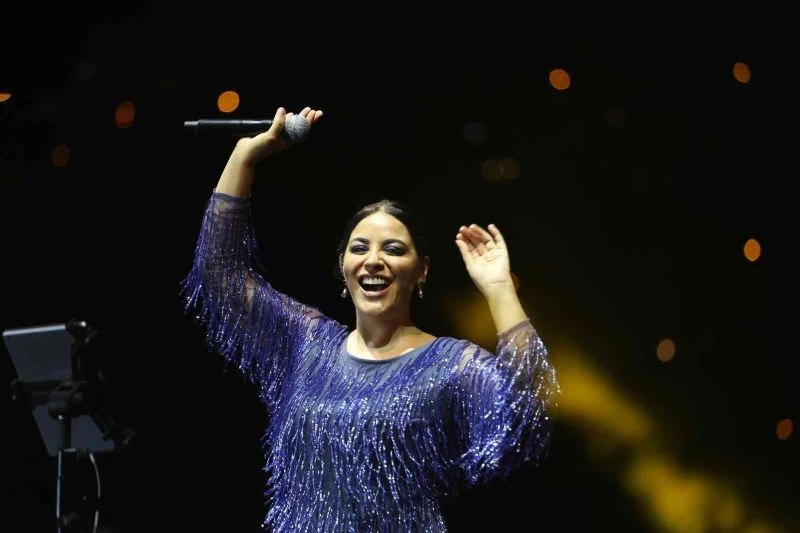 Zara, 30 Ağustos Zafer Bayramı’nda Kaş’ta konser verdi
