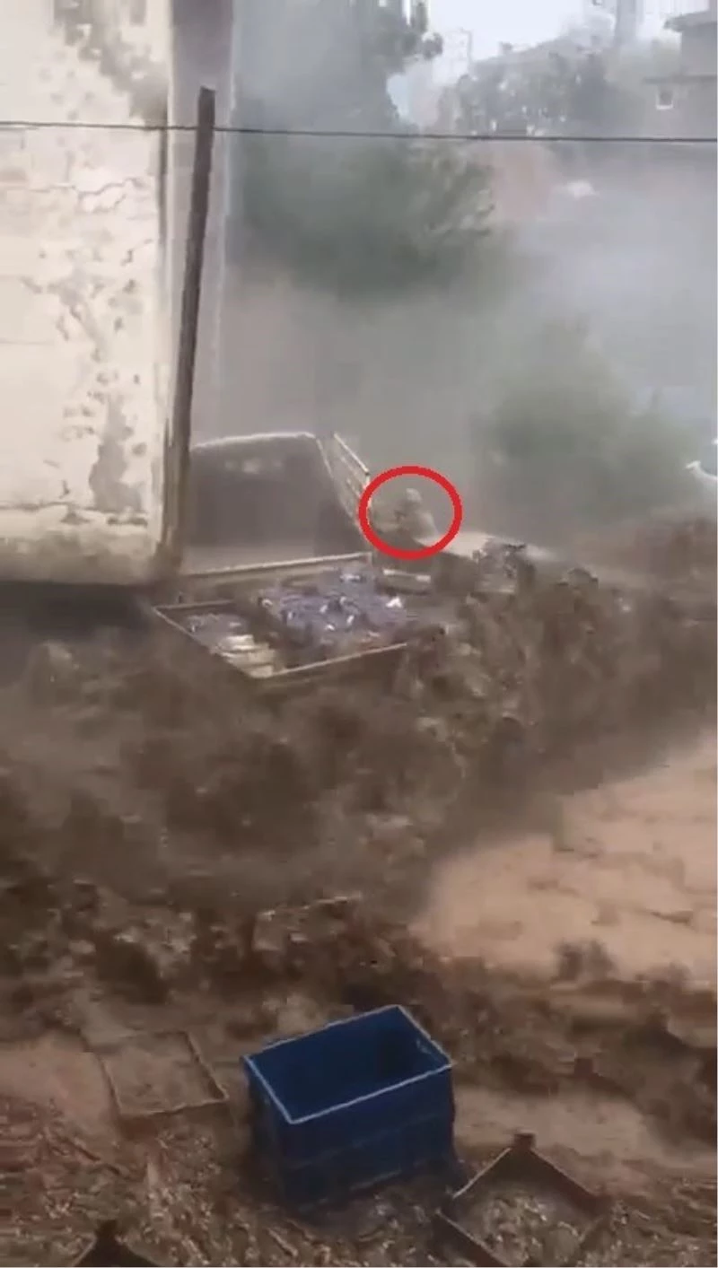 Sel sularında can pazarı...Sıcak görüntüler kamerada
