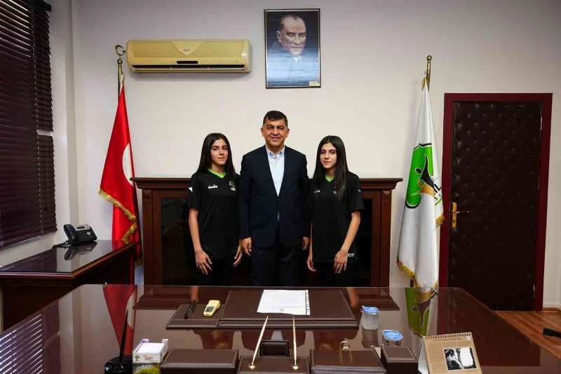 İkizler hayal ettikleri üniversiteyi kazandı
