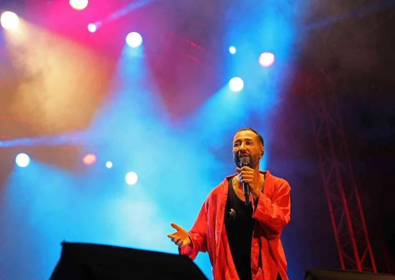 Büyük Zafer’in 100. yılı Tan Taşçı konseriyle kutlandı
