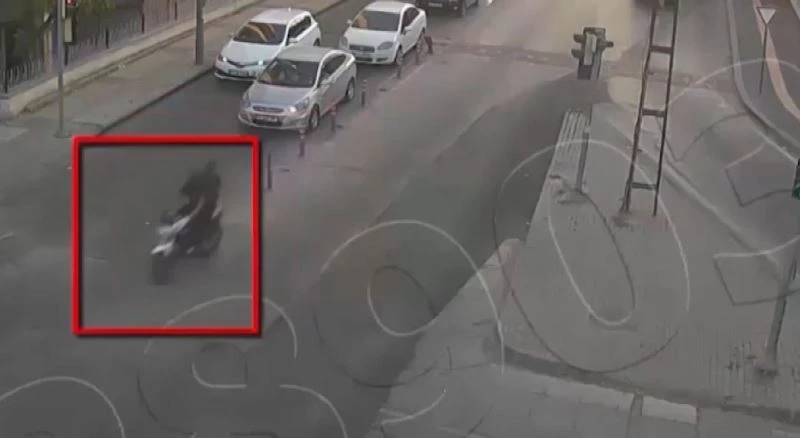Motosikletli kapkaççılar kameraya yakalandı
