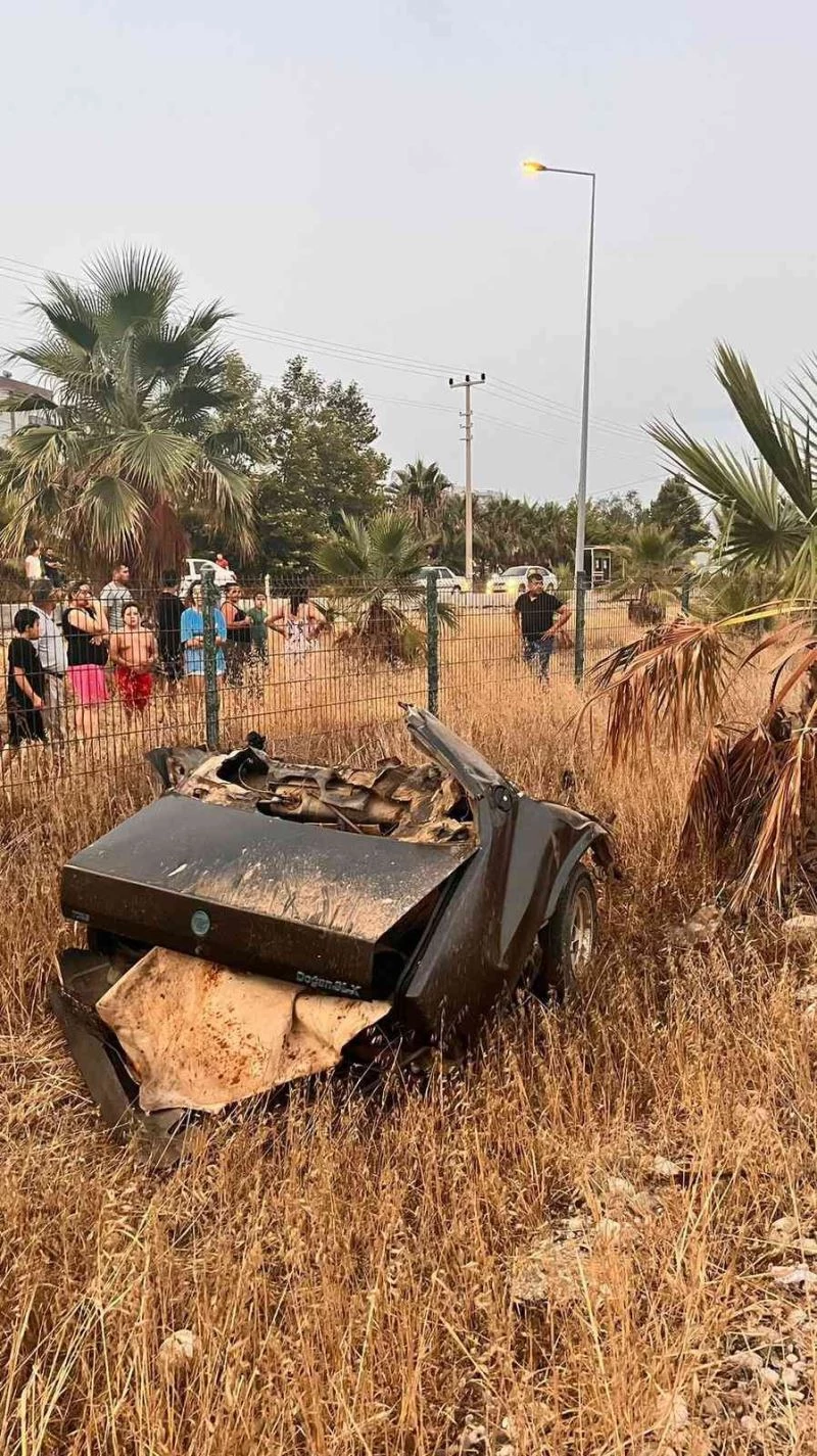 İkiye bölünen otomobil baba ve kızına mezar oldu
