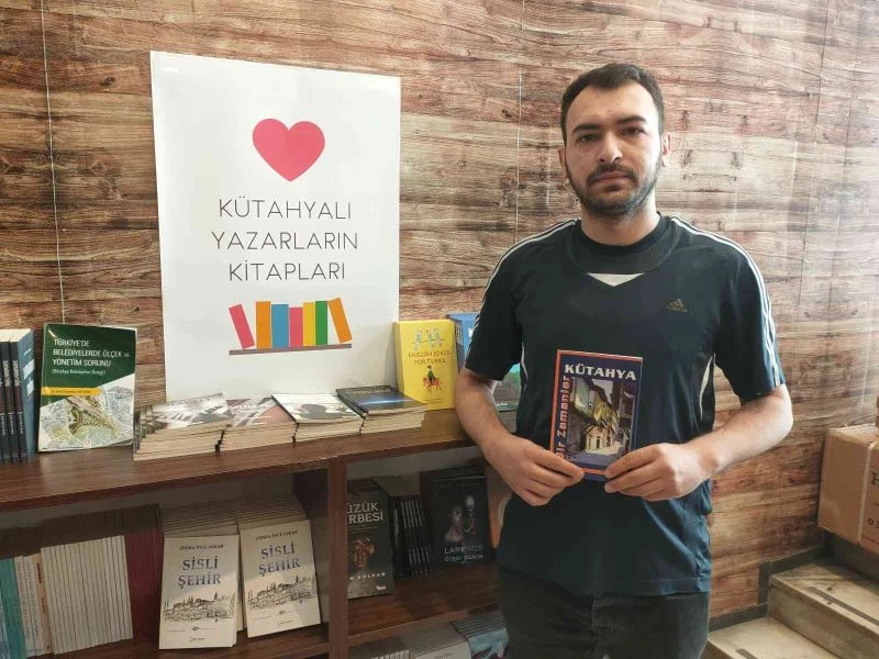 Kitapçıda ’Kütahyalı yazarlar’ rafı
