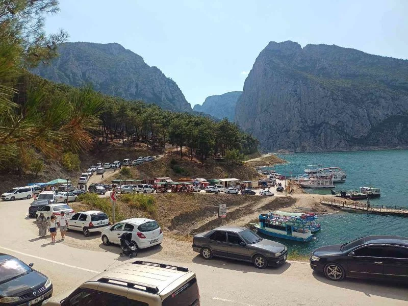 Şahinkaya Kanyonu’na ziyaretçi akını
