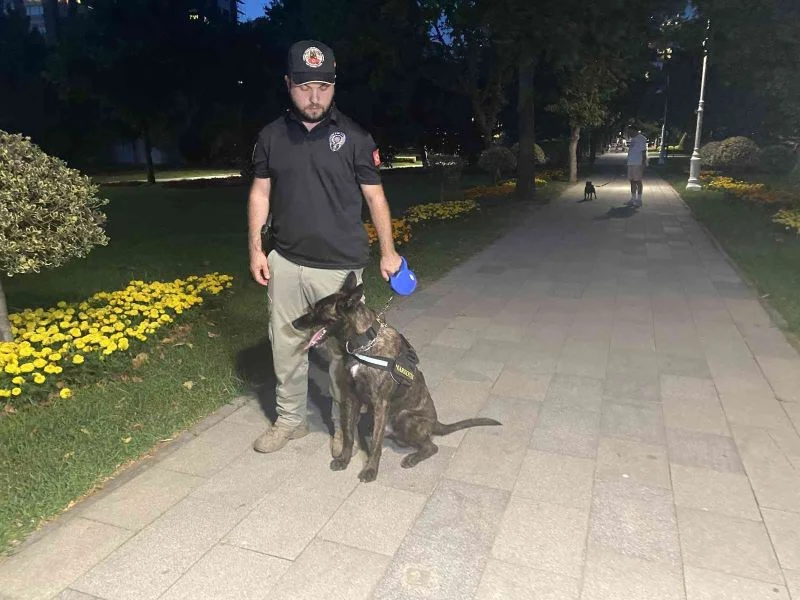 Kadıköy’de park ve bahçelerde narkotik köpekli denetim
