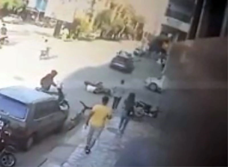 Motosikletli genci ölüme sürükleyen kaza kamerada
