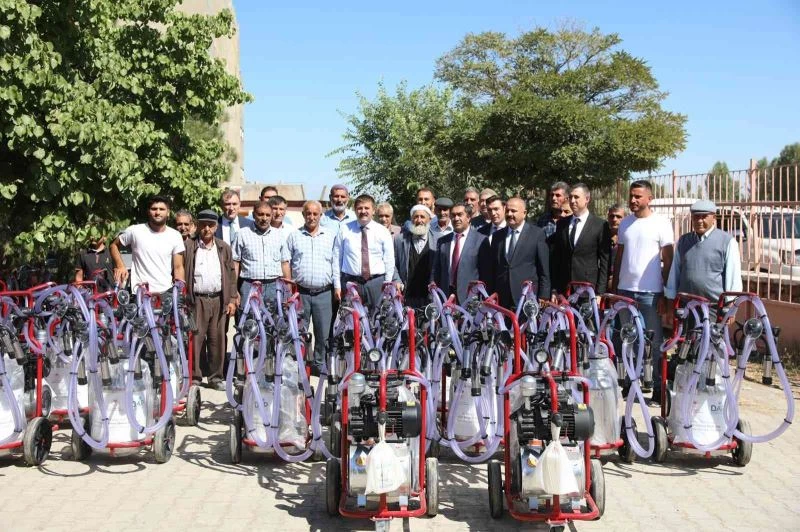 Iğdır’da üreticilere 36 adet seyyar süt sağım ünitesinin dağıtımı yapıldı
