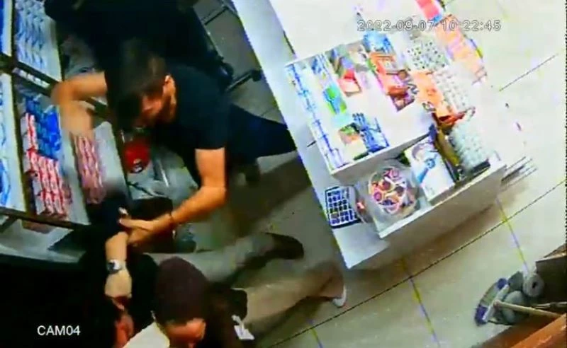 Üsküdar’da akraba dehşeti: İş yerini bastılar, asma kilitle kafasını yardılar
