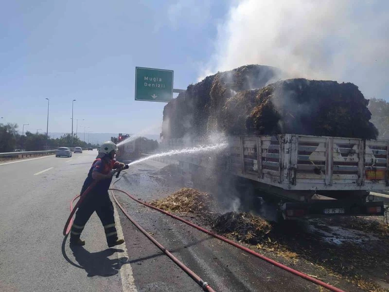 Aydın’da samanlı yüklü tır alev aldı
