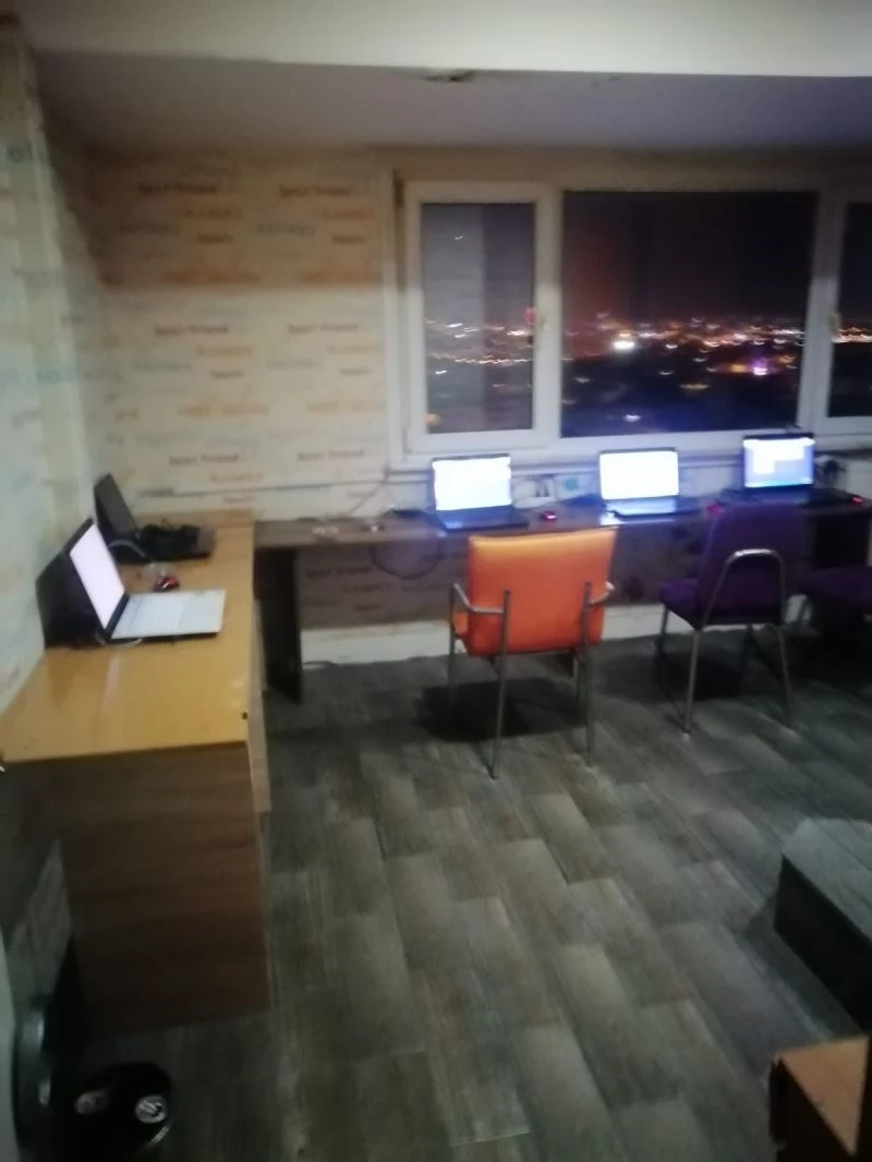 Gaziosmanpaşa’da asansörün uzaktan bilgisayar ile kontrol edildiği adrese kumar operasyonu
