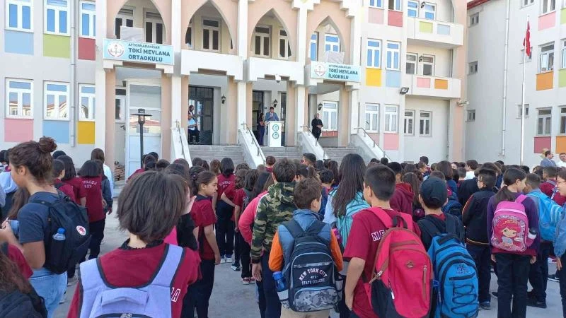 İlk ders ziliyle öğrencilerin okul hasreti sona erdi
