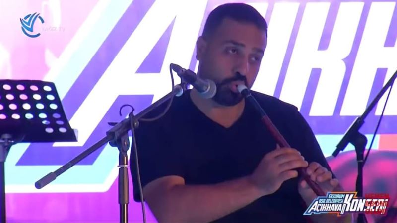 Ünlü müzisyen Sezer Kurt uluslararası festivalde ödül aldı
