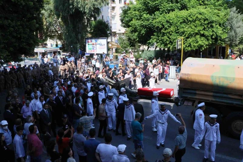 Mersinli şehit son yolculuğuna uğurlandı
