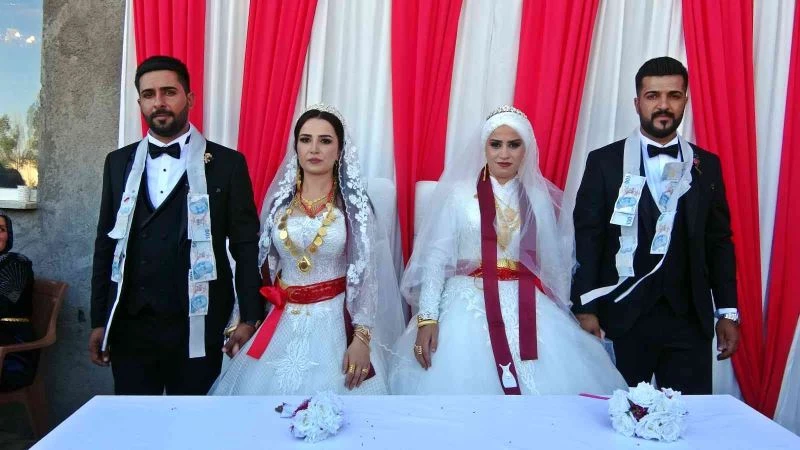 Yüksekovalı kardeşler aynı gün yapılan düğünle dünya evine girdi
