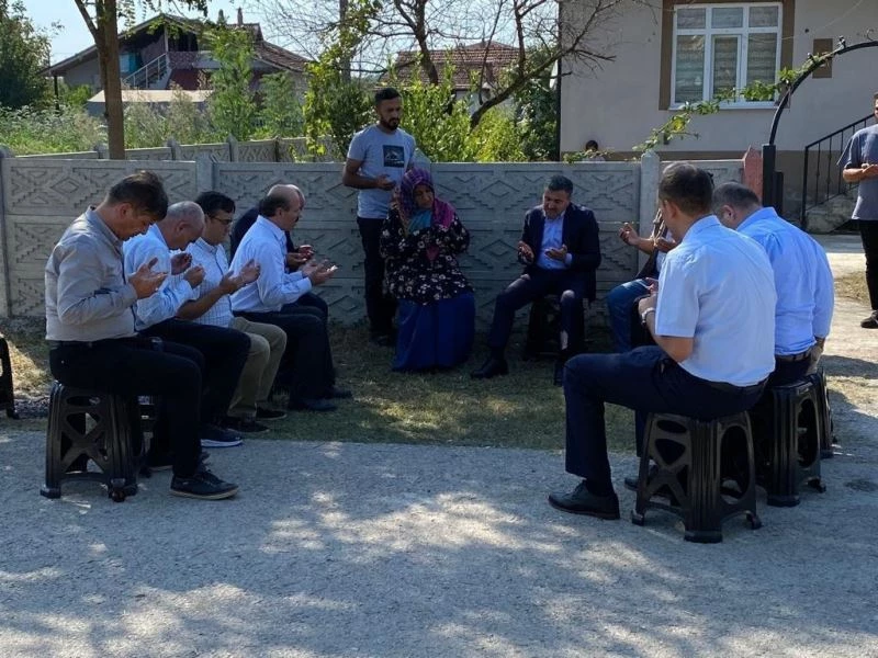 Vali Atay, kaza da hayatını kaybeden gencin ailesine başsağlığı diledi
