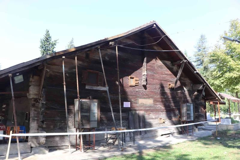 850 yıllık çivisiz cami yıkılma tehlikesi ile karşı karşıya
