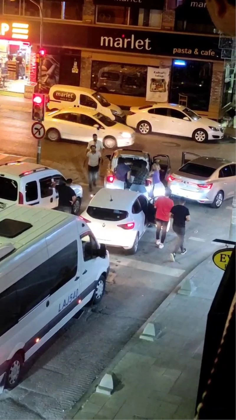 Küçükçekmece’de tekme tokatlı yol vermeme kavgası
