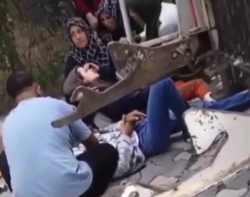 Sancaktepe’de elektrikli bisikletin freni boşaldı, 5 kişilik aile savrularak kamyonete çarptı
