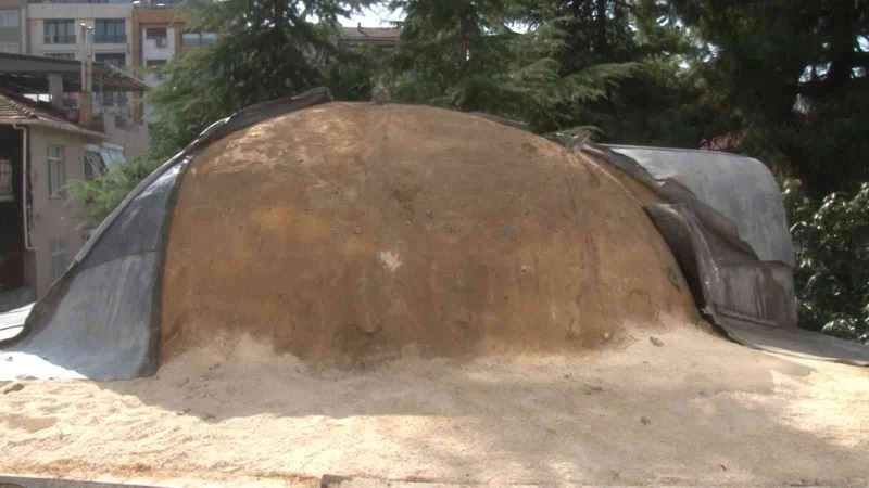 Üsküdar’da 2 asırlık tarihi caminin kubbesindeki kurşun plakalar çalındı

