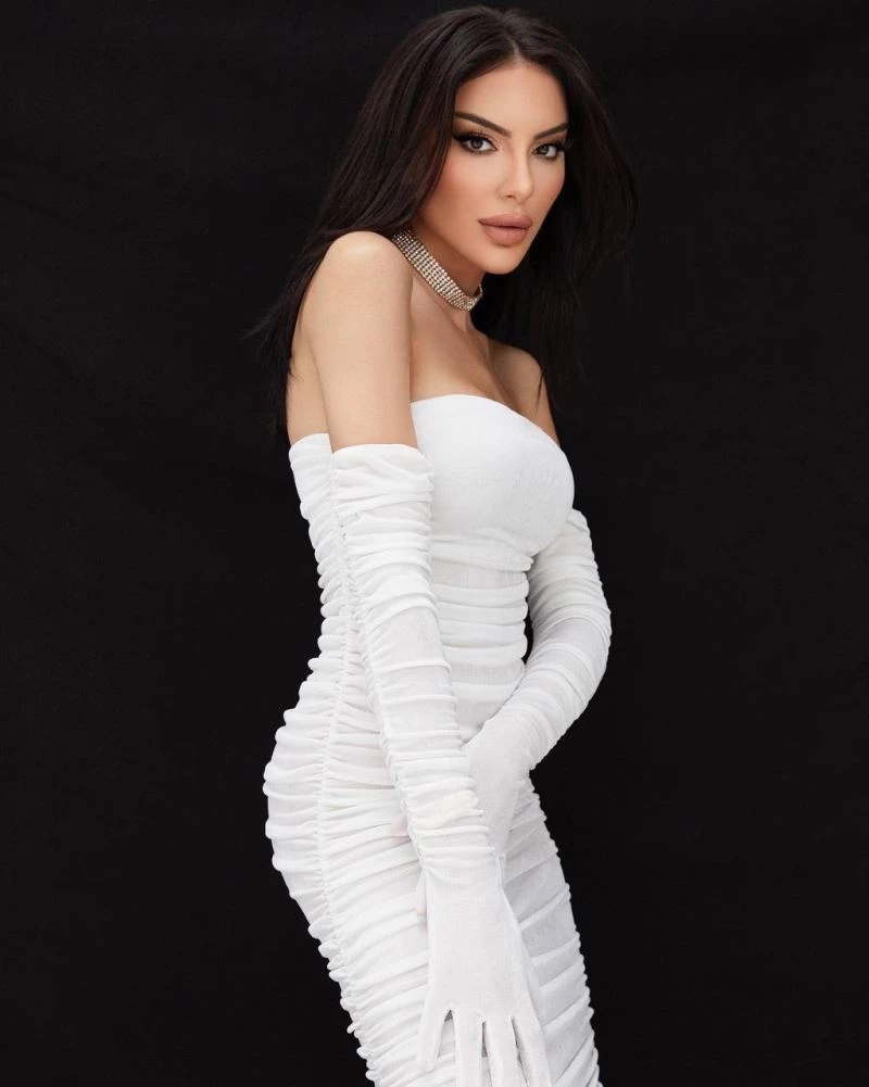 Tuğçe Aral’dan milyonluk klip
