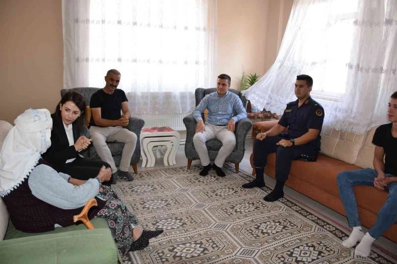 Sivaslı’nın ilk kadın kaymakamı Funda Hamza göreve hızlı başladı
