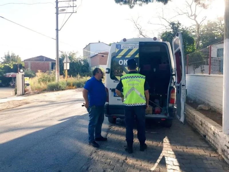 Kuşadası’nda okul servisleri denetlendi, öğrenciler bilgilendirildi
