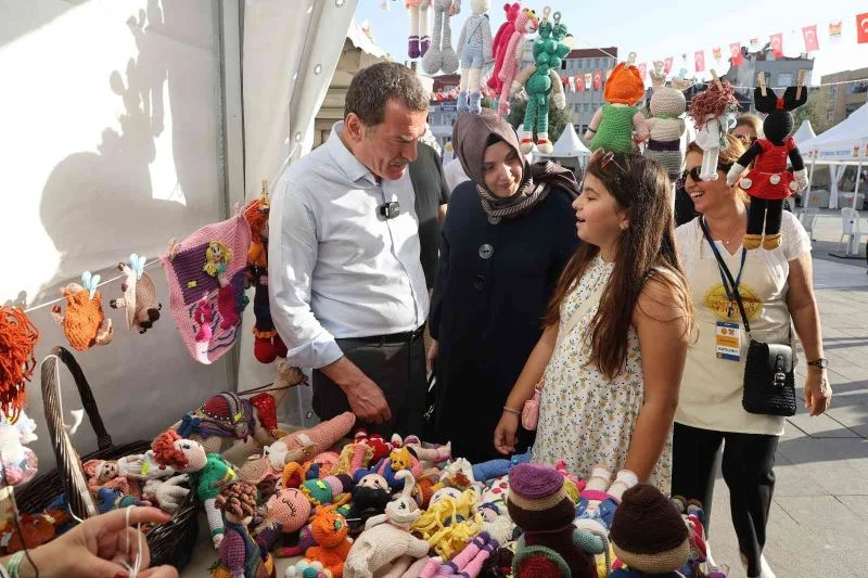 Zeytinburnu’nda kadınların el emeği kazanca dönüşüyor
