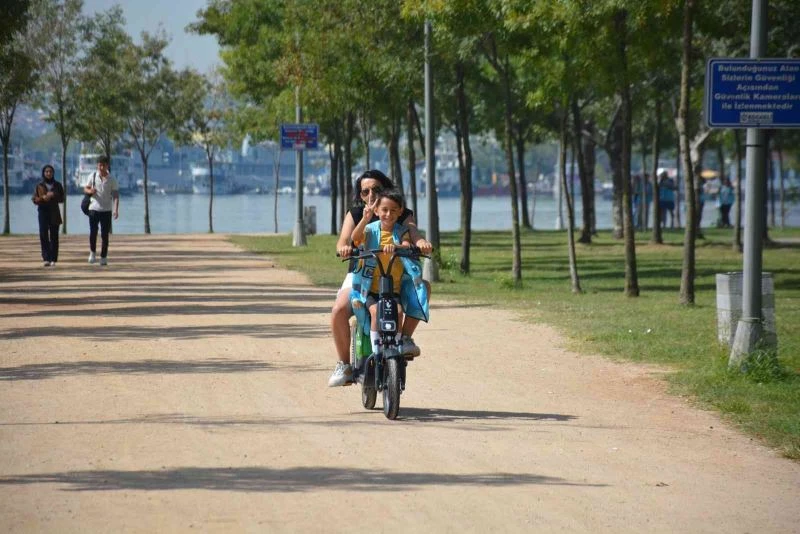 Hava sıcaklığı 35 dereceyi gördü, vatandaşların rotası sahil oldu
