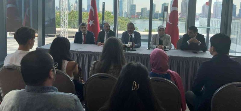 Bakan Özer, New York’ta Türk öğrenciler ve eğitim ataşeleriyle buluştu
